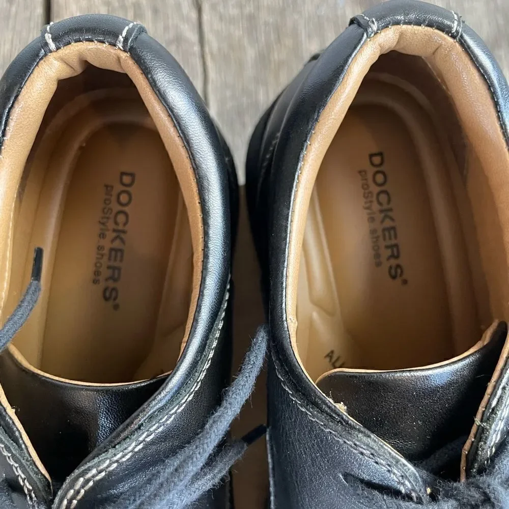 Dockers classic pair